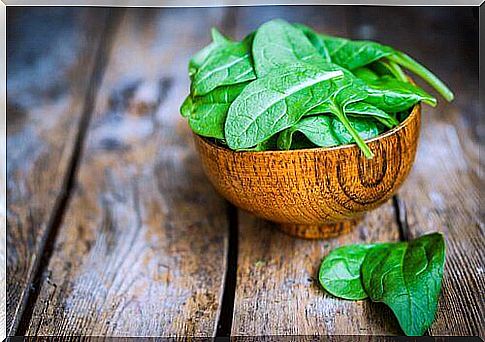 alkaline foods: spinach