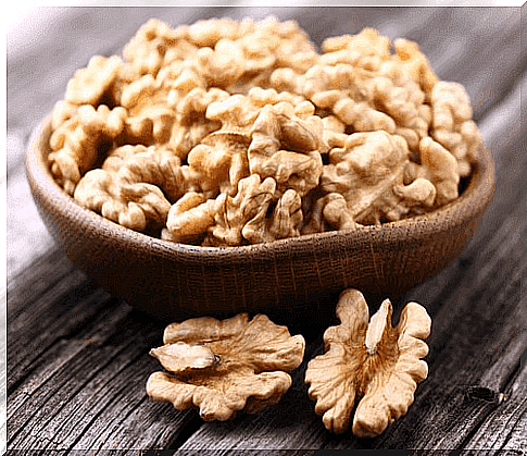 Walnuts contain good and healthy fat.