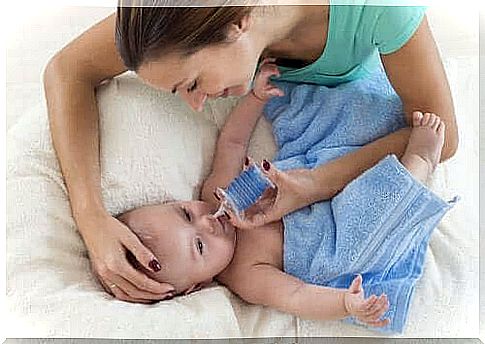 Rinsing a child's nose in three ways