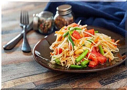 A quick and delicious papaya salad