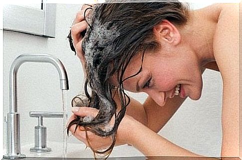 fight dandruff with washing