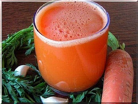 Get rid of exhaustion with this garlic-carrot juice