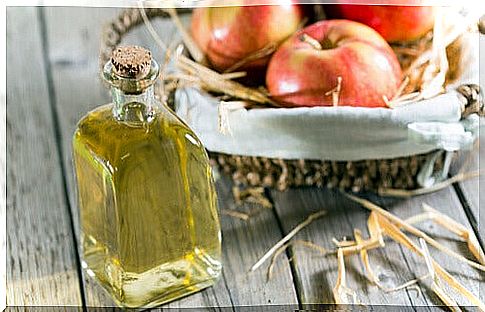 healthy and shiny hair with apple cider vinegar