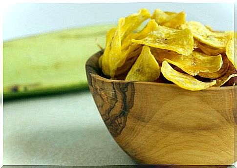 Low-fat and healthy healthy vegetable chips are great for both work as a snack and family movies together