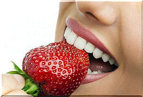 strawberries good for teeth