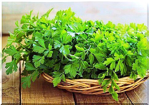 Mint-parsley tea helps cleanse the liver