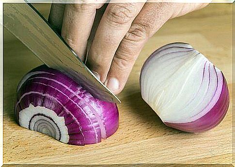 Onions help improve hair health.