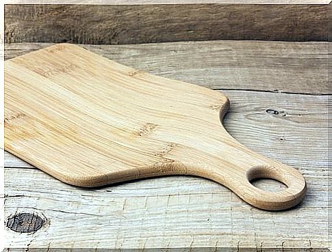 wooden cutting boards are full of bacteria