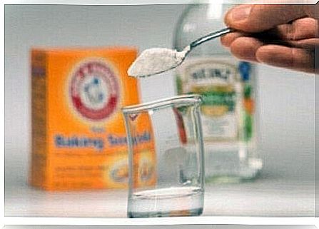 Vinegar, baking soda and water: a real miracle blend