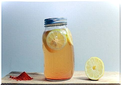 Weight loss drink containing turmeric and lemon