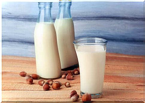 What are the health benefits of hazelnut milk?